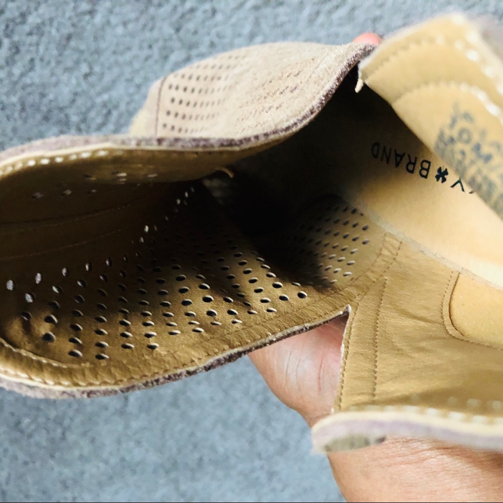 Tan Lucky Brand Heels - Picture 9 of 10